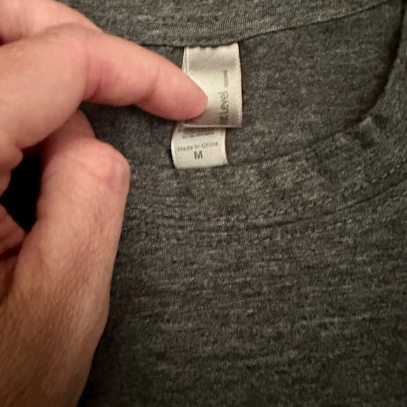 •BUNDLE OF 4• Size Medium Crewneck T-shirts - Picture 4 of 5